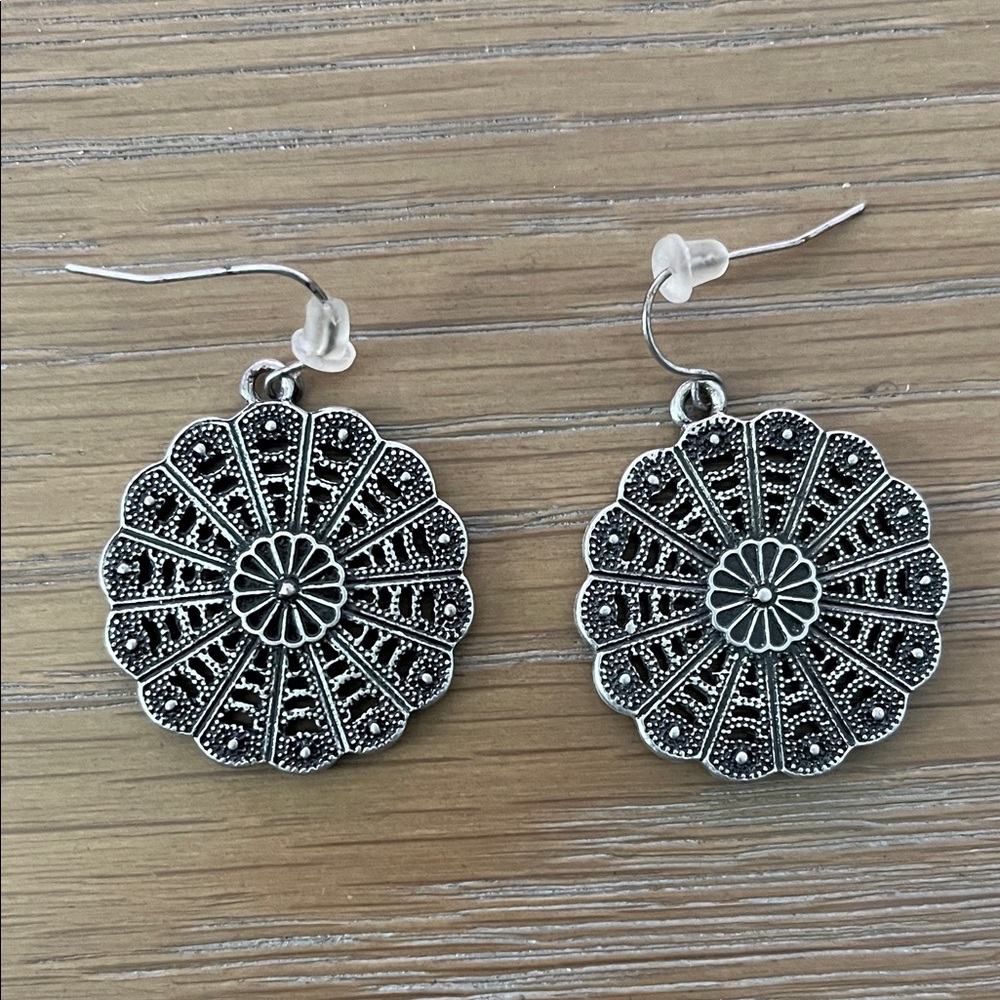 Source Unknown Intricate Silver/Black Earrings